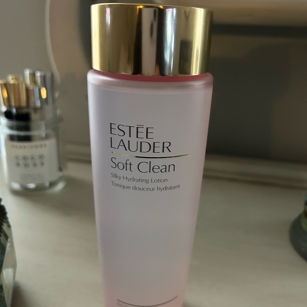 Estée Lauder soft hydrating lotion